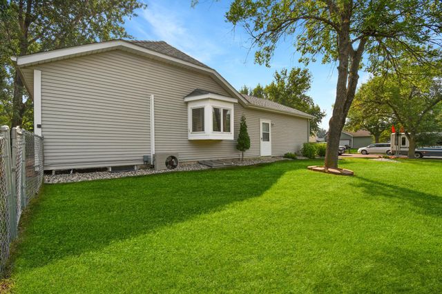 2119 27 Avenue S, Fargo, ND 58103