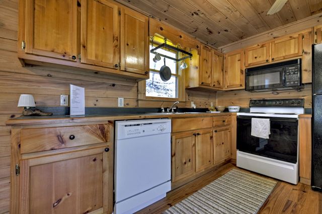 142 Arrow Ridge Road, Mccaysville, GA 30555