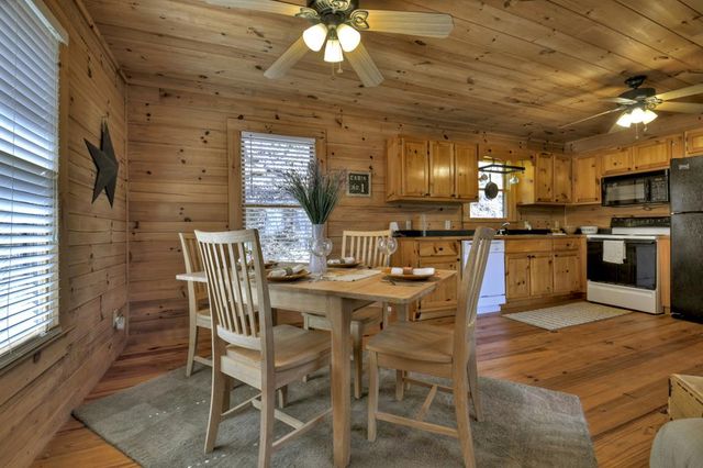 142 Arrow Ridge Road, Mccaysville, GA 30555