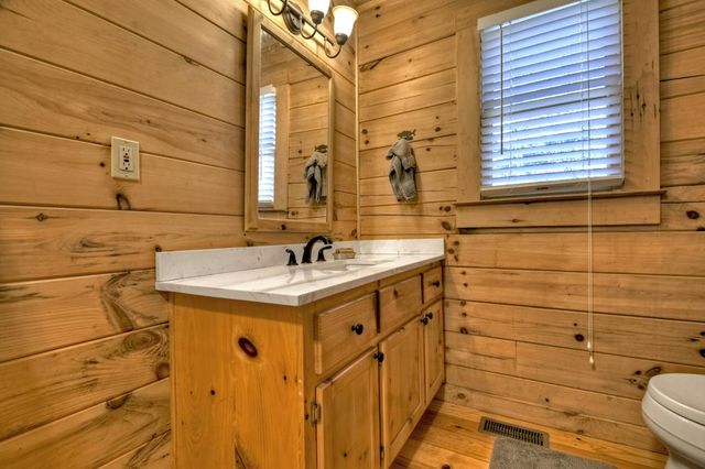 142 Arrow Ridge Road, Mccaysville, GA 30555