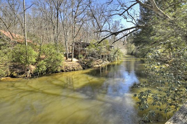 142 Arrow Ridge Road, Mccaysville, GA 30555