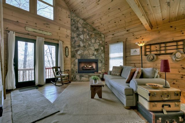 142 Arrow Ridge Road, Mccaysville, GA 30555