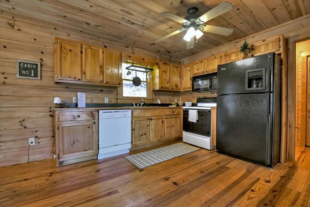 142 Arrow Ridge Road, Mccaysville, GA 30555