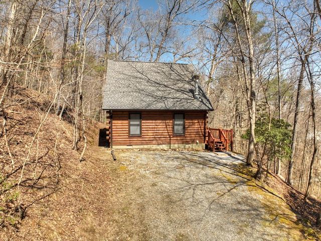 142 Arrow Ridge Road, Mccaysville, GA 30555