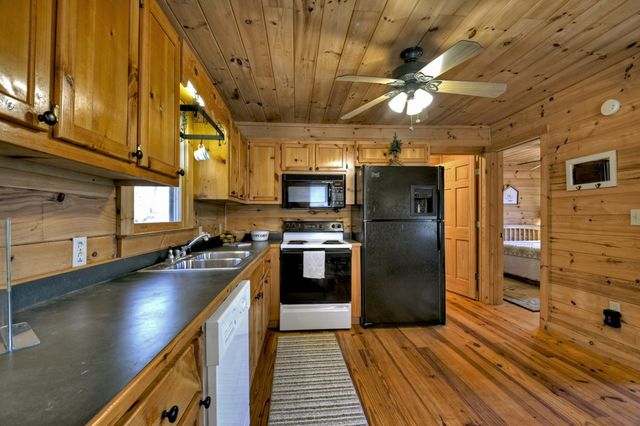 142 Arrow Ridge Road, Mccaysville, GA 30555