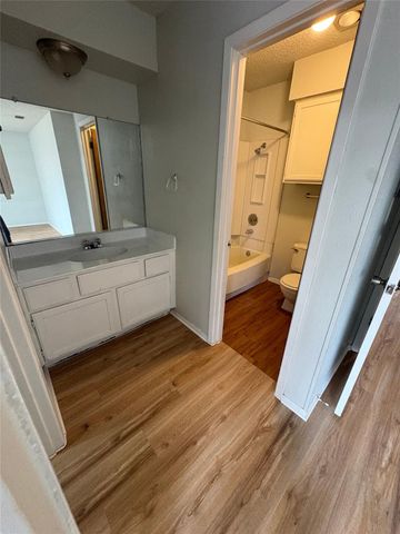 2704 Aftonshire WAY B, Austin, TX 78748