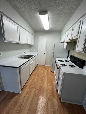 2704 Aftonshire WAY B, Austin, TX 78748