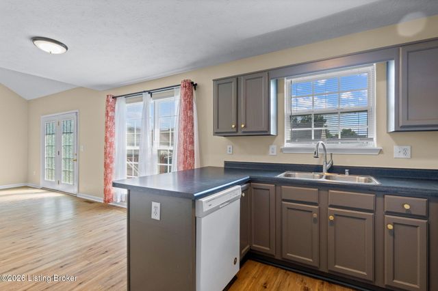 4223 Southern Farm Blvd, Louisville, KY 40216