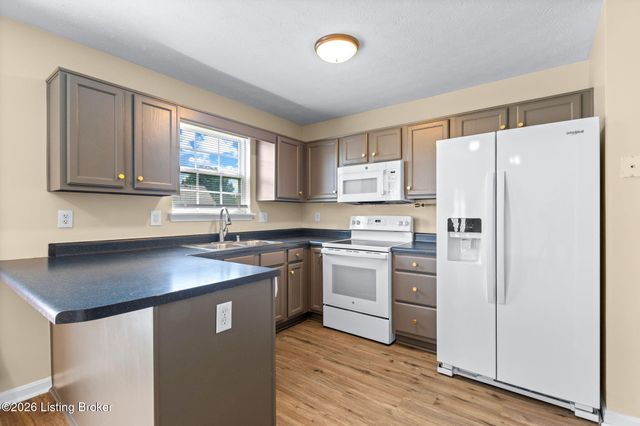 4223 Southern Farm Blvd, Louisville, KY 40216