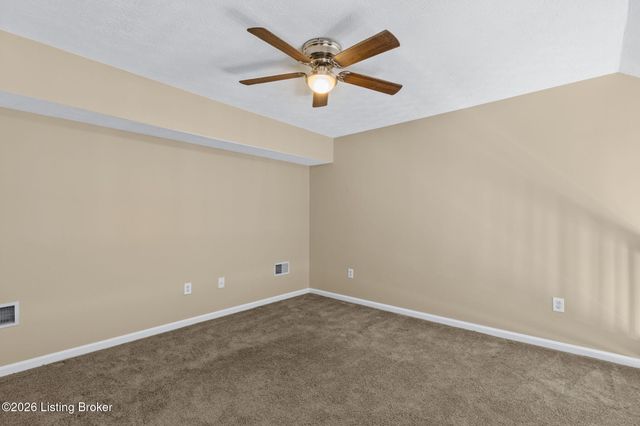 4223 Southern Farm Blvd, Louisville, KY 40216