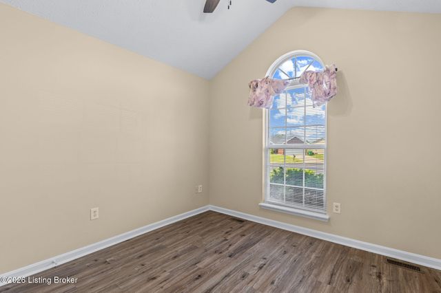 4223 Southern Farm Blvd, Louisville, KY 40216