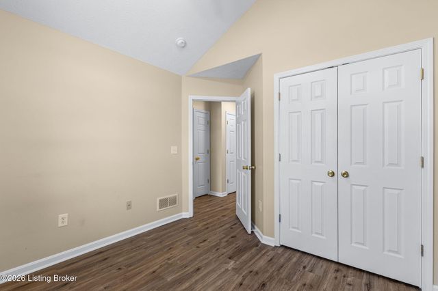 4223 Southern Farm Blvd, Louisville, KY 40216