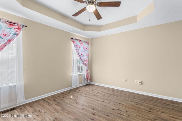 4223 Southern Farm Blvd, Louisville, KY 40216