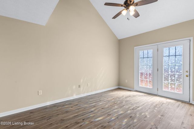 4223 Southern Farm Blvd, Louisville, KY 40216