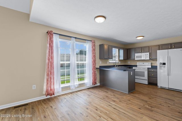 4223 Southern Farm Blvd, Louisville, KY 40216