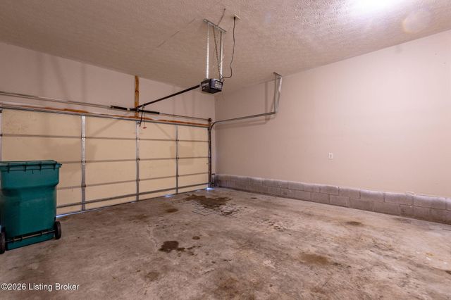 4223 Southern Farm Blvd, Louisville, KY 40216