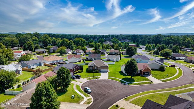 4223 Southern Farm Blvd, Louisville, KY 40216