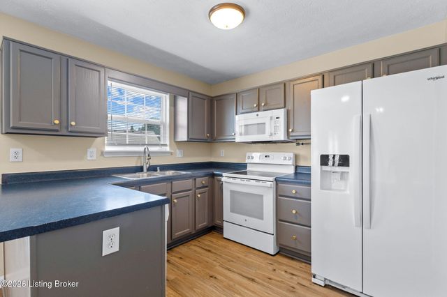 4223 Southern Farm Blvd, Louisville, KY 40216