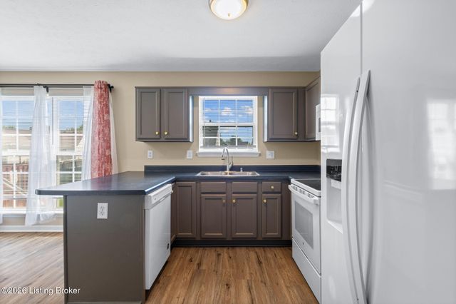 4223 Southern Farm Blvd, Louisville, KY 40216