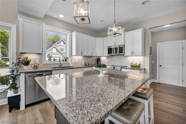 606 Monteforte Court 43, Avon Lake, OH 44012