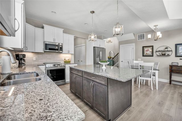 606 Monteforte Court 43, Avon Lake, OH 44012