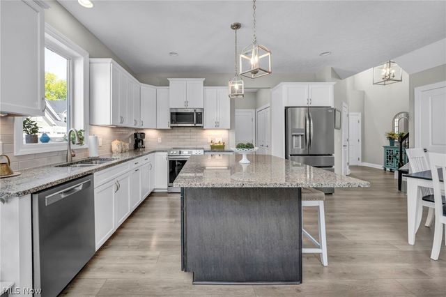 606 Monteforte Court 43, Avon Lake, OH 44012