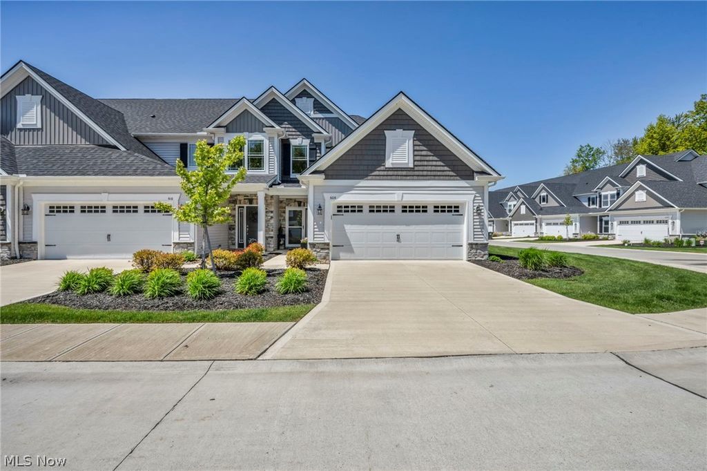 606 Monteforte Court 43, Avon Lake, OH 44012