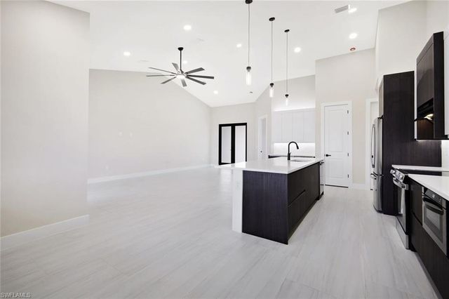 819 SW 16th TER, Cape Coral, FL 33991