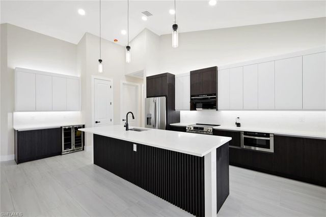 819 SW 16th TER, Cape Coral, FL 33991