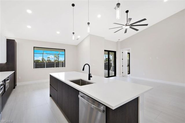 819 SW 16th TER, Cape Coral, FL 33991