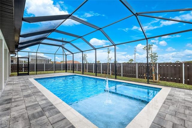 819 SW 16th TER, Cape Coral, FL 33991