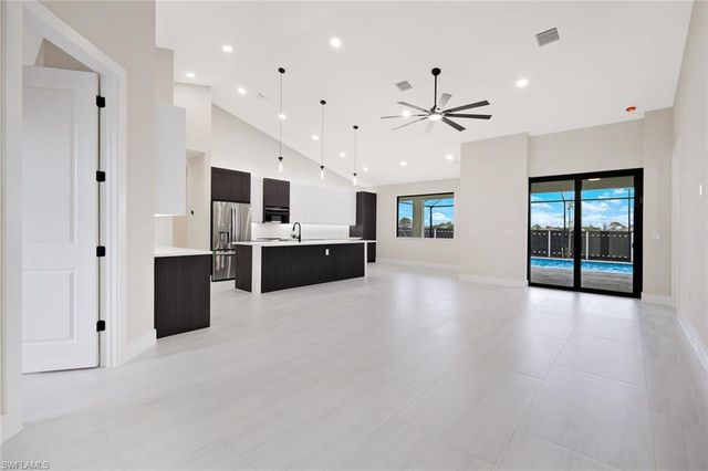 819 SW 16th TER, Cape Coral, FL 33991