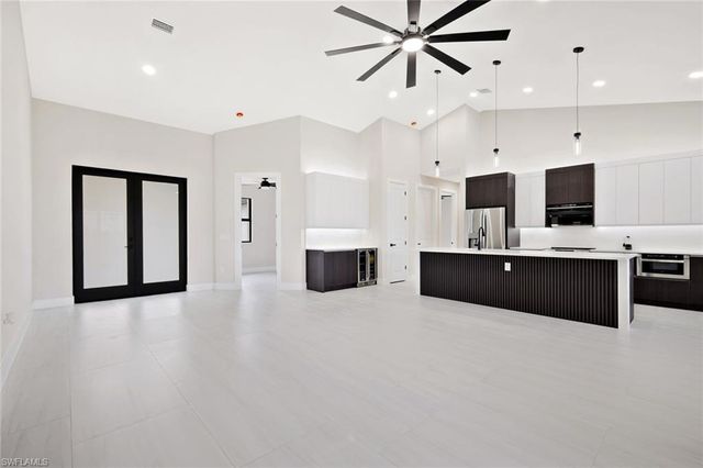 819 SW 16th TER, Cape Coral, FL 33991