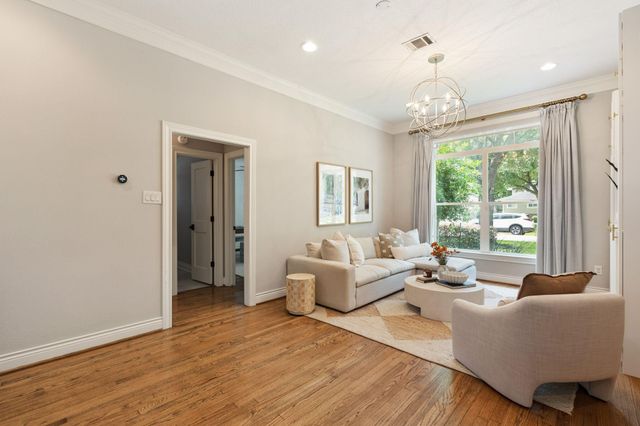 2210 Chantilly Lane, Houston, TX 77018