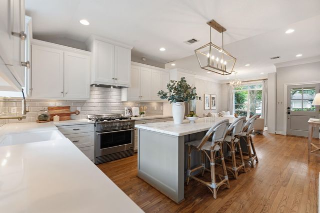 2210 Chantilly Lane, Houston, TX 77018
