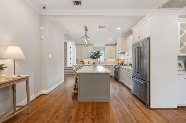 2210 Chantilly Lane, Houston, TX 77018
