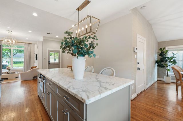 2210 Chantilly Lane, Houston, TX 77018
