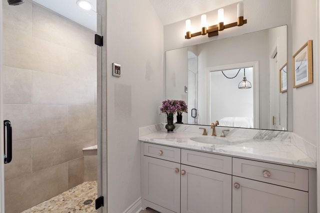 2210 Chantilly Lane, Houston, TX 77018