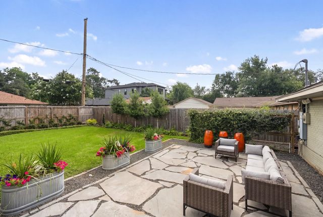 2210 Chantilly Lane, Houston, TX 77018