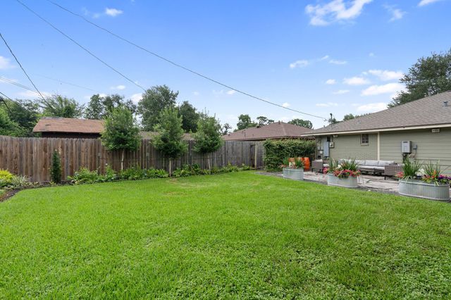 2210 Chantilly Lane, Houston, TX 77018