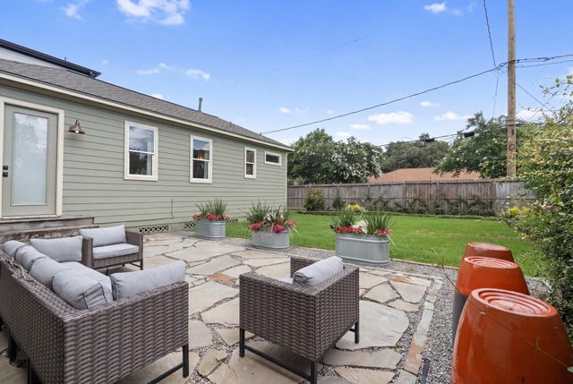 2210 Chantilly Lane, Houston, TX 77018