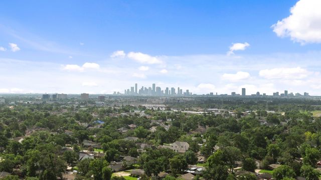 2210 Chantilly Lane, Houston, TX 77018