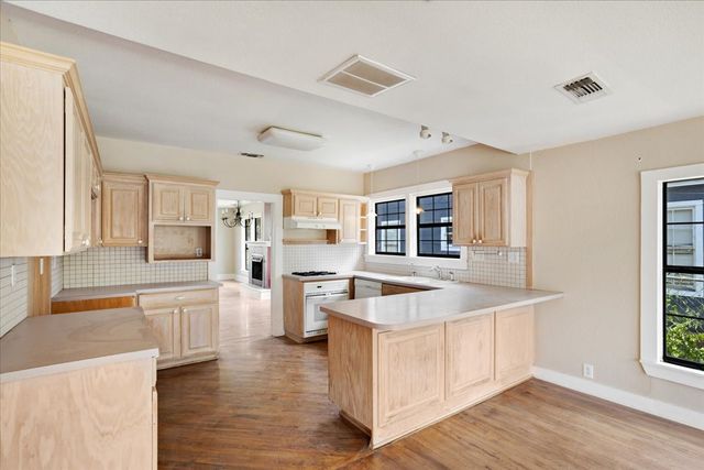 726 W Texas, Denison, TX 75020