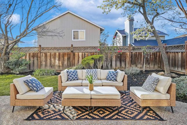 2058 Palmer Dr, Pleasanton, CA 94588