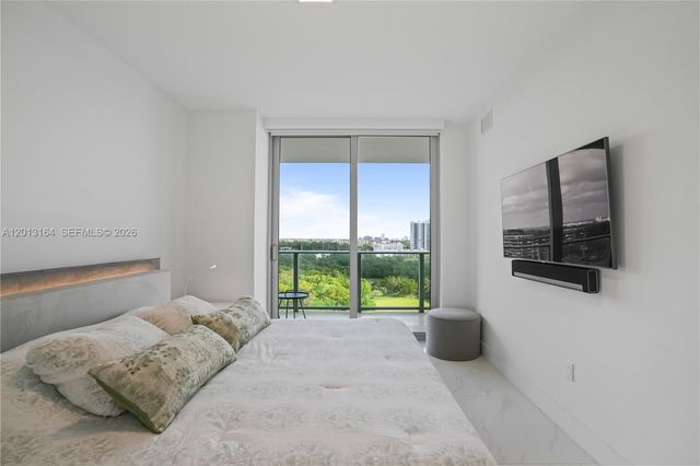 16385 Biscayne Blvd 1402, North Miami Beach, FL 33160