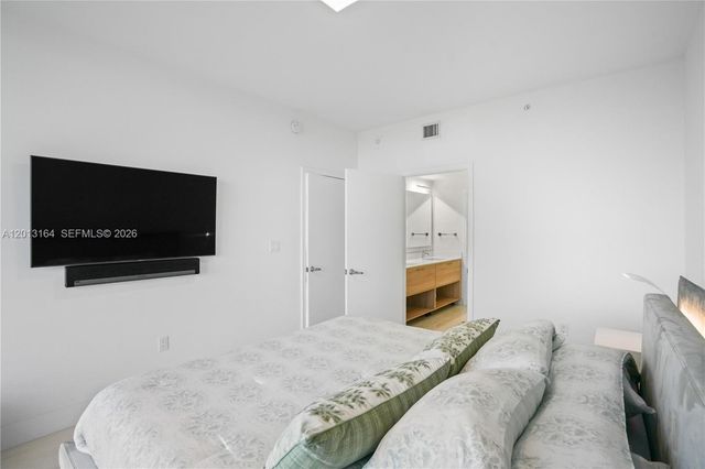 16385 Biscayne Blvd 1402, North Miami Beach, FL 33160