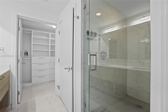 16385 Biscayne Blvd 1402, North Miami Beach, FL 33160