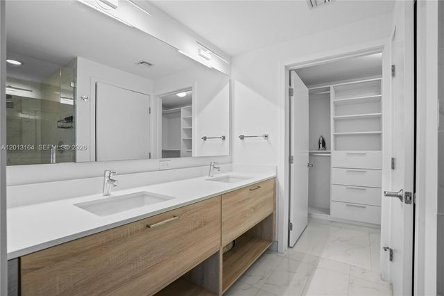 16385 Biscayne Blvd 1402, North Miami Beach, FL 33160
