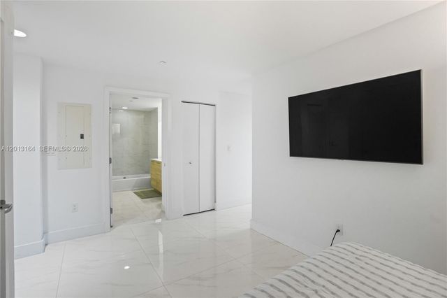 16385 Biscayne Blvd 1402, North Miami Beach, FL 33160