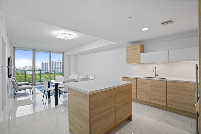 16385 Biscayne Blvd 1402, North Miami Beach, FL 33160